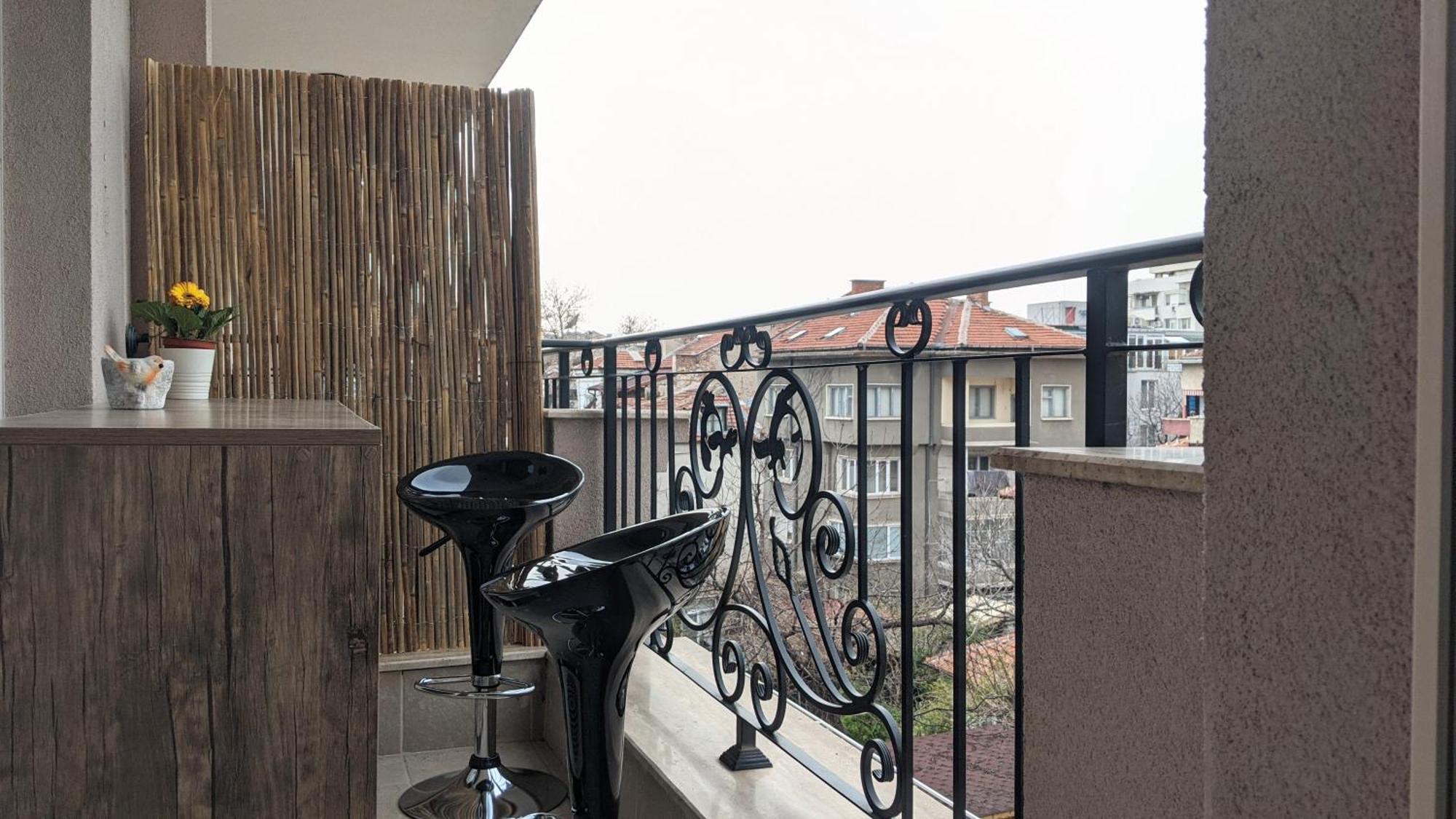 Lux 2 Central Apartment With Garage Plovdiv Luaran gambar